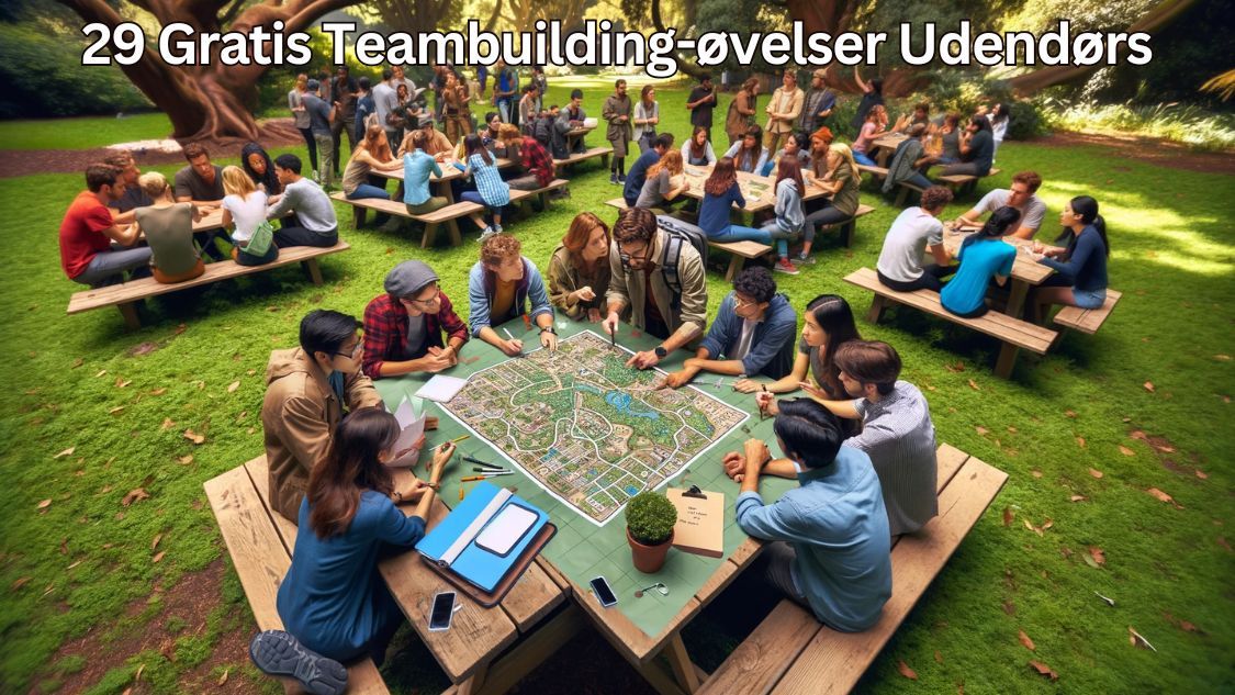 Billedet viser mange små grupper af mennesker, der sidder ved udendørs borde i en park og samarbejder om forskellige teambuilding-øvelser. I forgrunden arbejder en gruppe koncentreret omkring et stort kort. Stemningen er fokuseret og engageret – perfekt ramme for udendørs samarbejdsøvelser. Teksten øverst lyder: "29 Gratis Teambuilding-øvelser Udendørs".